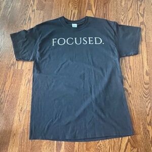 MENS WOMENS GYM WORKOUT FITNESS FOCUSED PULLOVER S/S TEE T-SHIRT Sz L LARGE NWOT